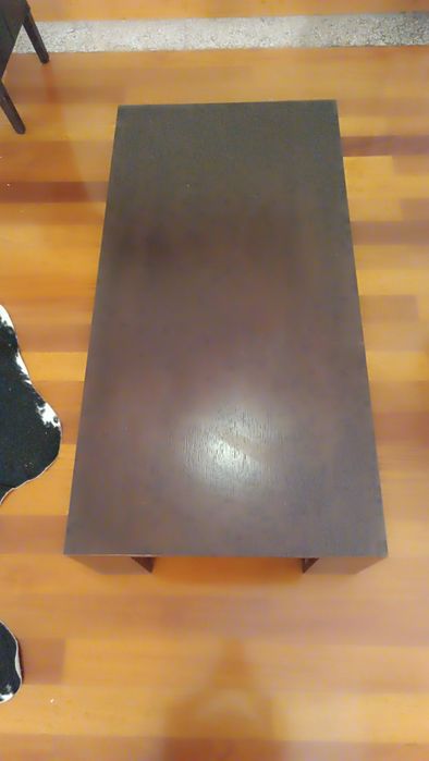 Mesa de sala de estar em madeira