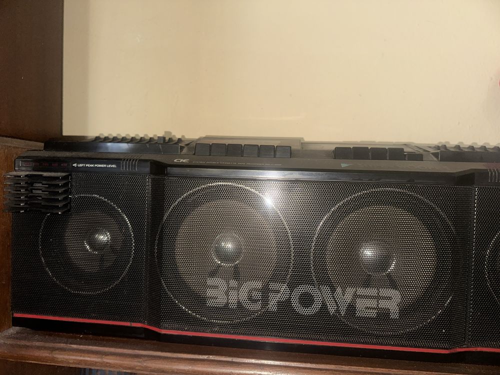 Radio preto antigo de cassetes