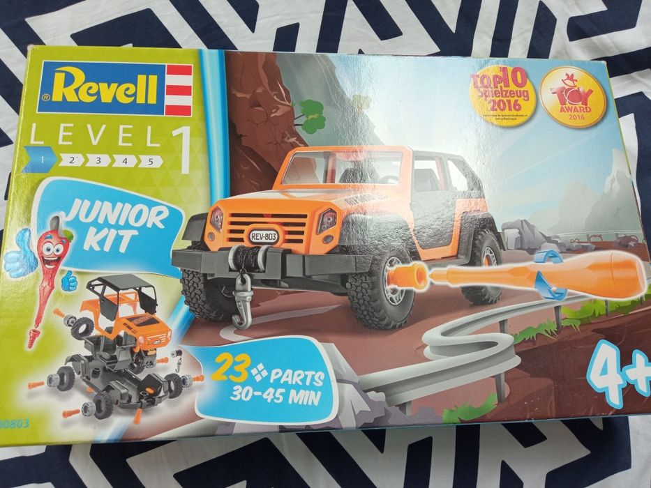 Revell junior kit jeep auto zbuduj sam
