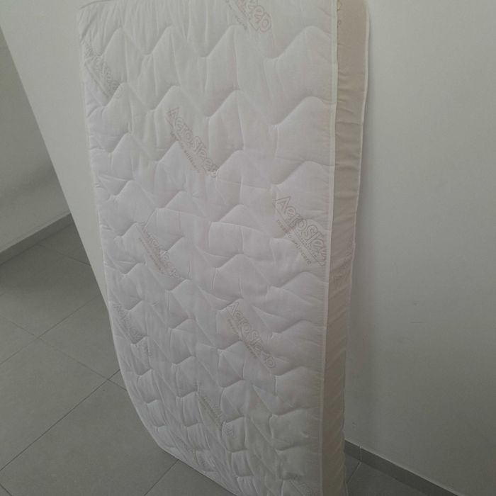 Bonito Berço + colchão + Roupa e Acessórios de Berço!!!