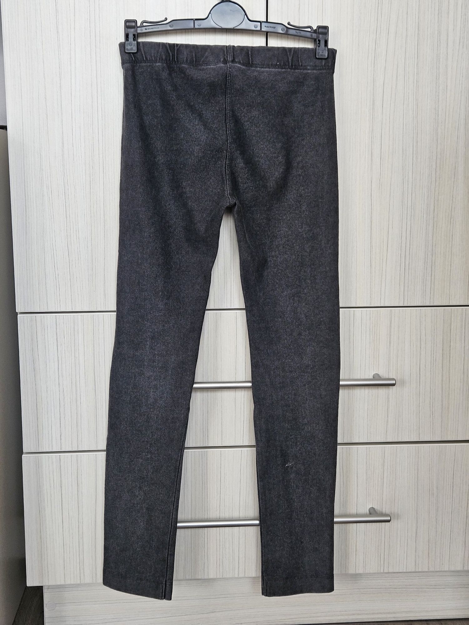 KappAhl eleganckie spodnie dresowe 122/128 cm