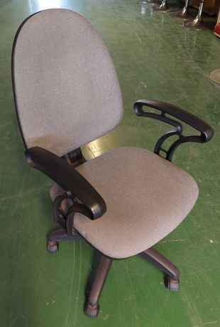 Krzesło biurowe obrotowe (uszkodzone podnoszenie) (Sadyba)