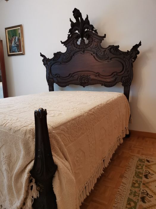 Vendo Cama Estilo D. João V com estrado