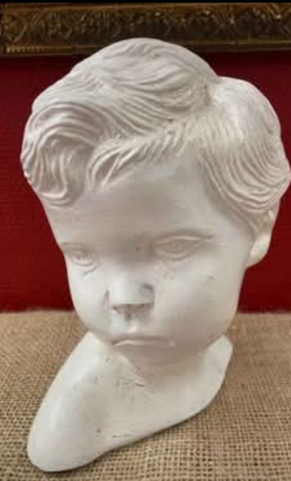 Moldura vintage e estatuetas desde 20€