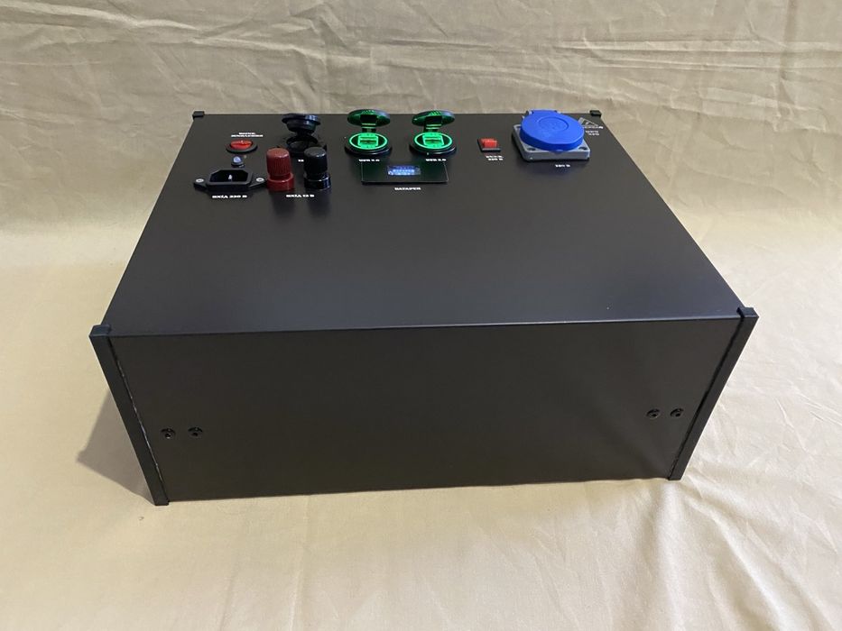 Пыле-Влагозащещенная Зарядная станция 372.000 мА*ч/ 1320 Вт*ч Джерело