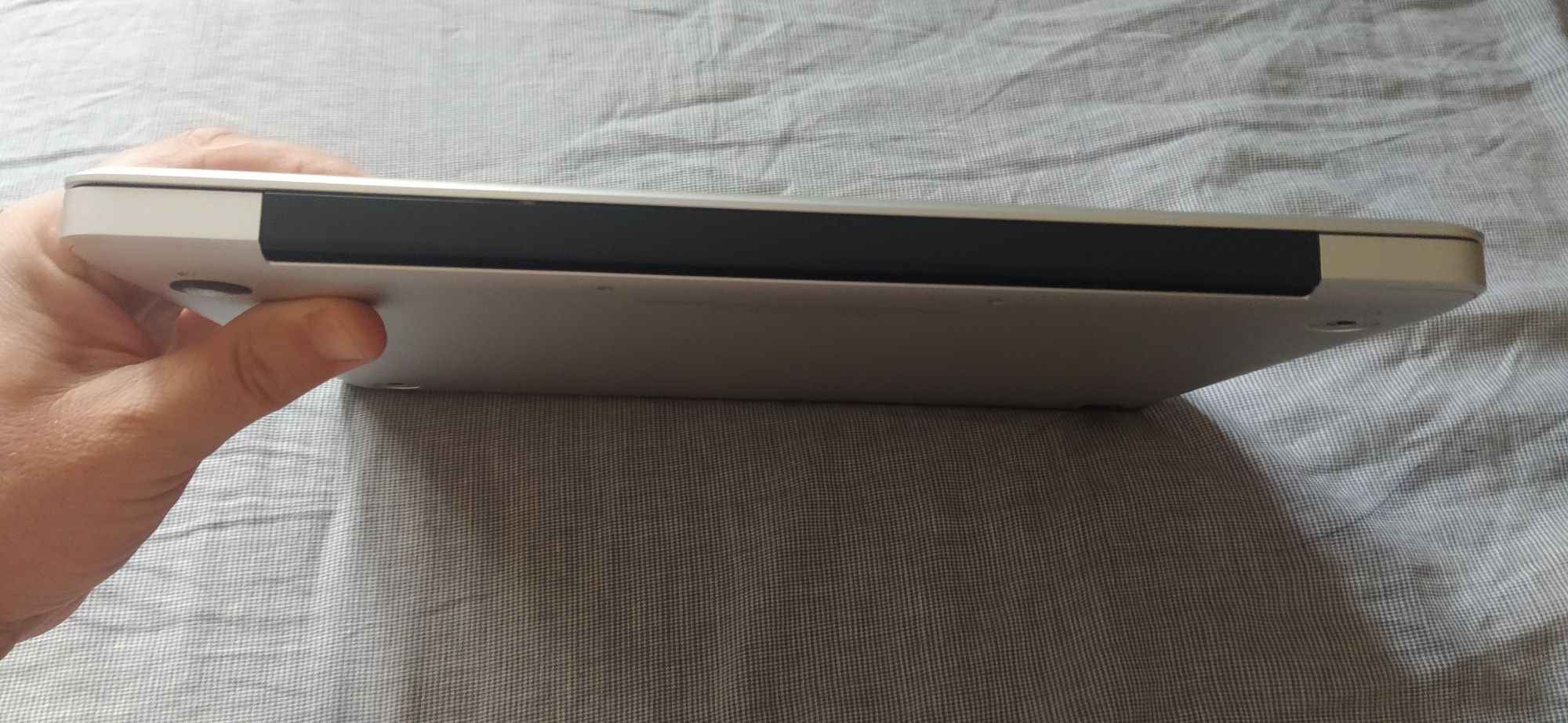Apple A1278  без зарядного пристрою.