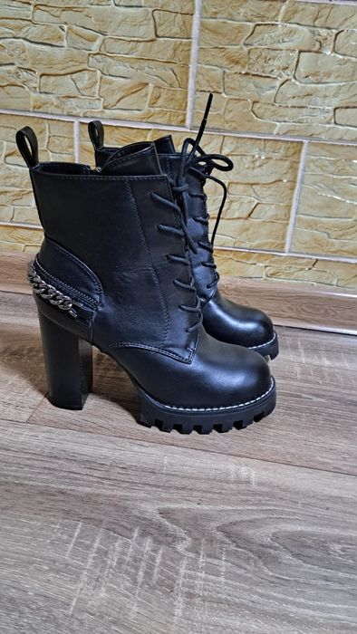 Ботинки на каблуку