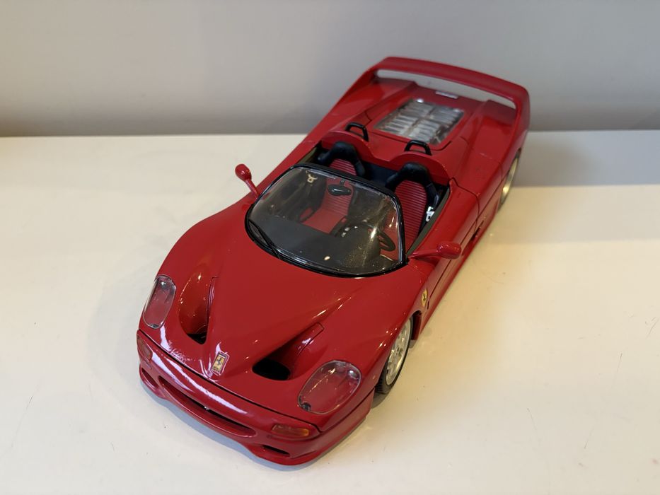 Model Ferrari F50 1:18 BBurago Burago (maisto welly)