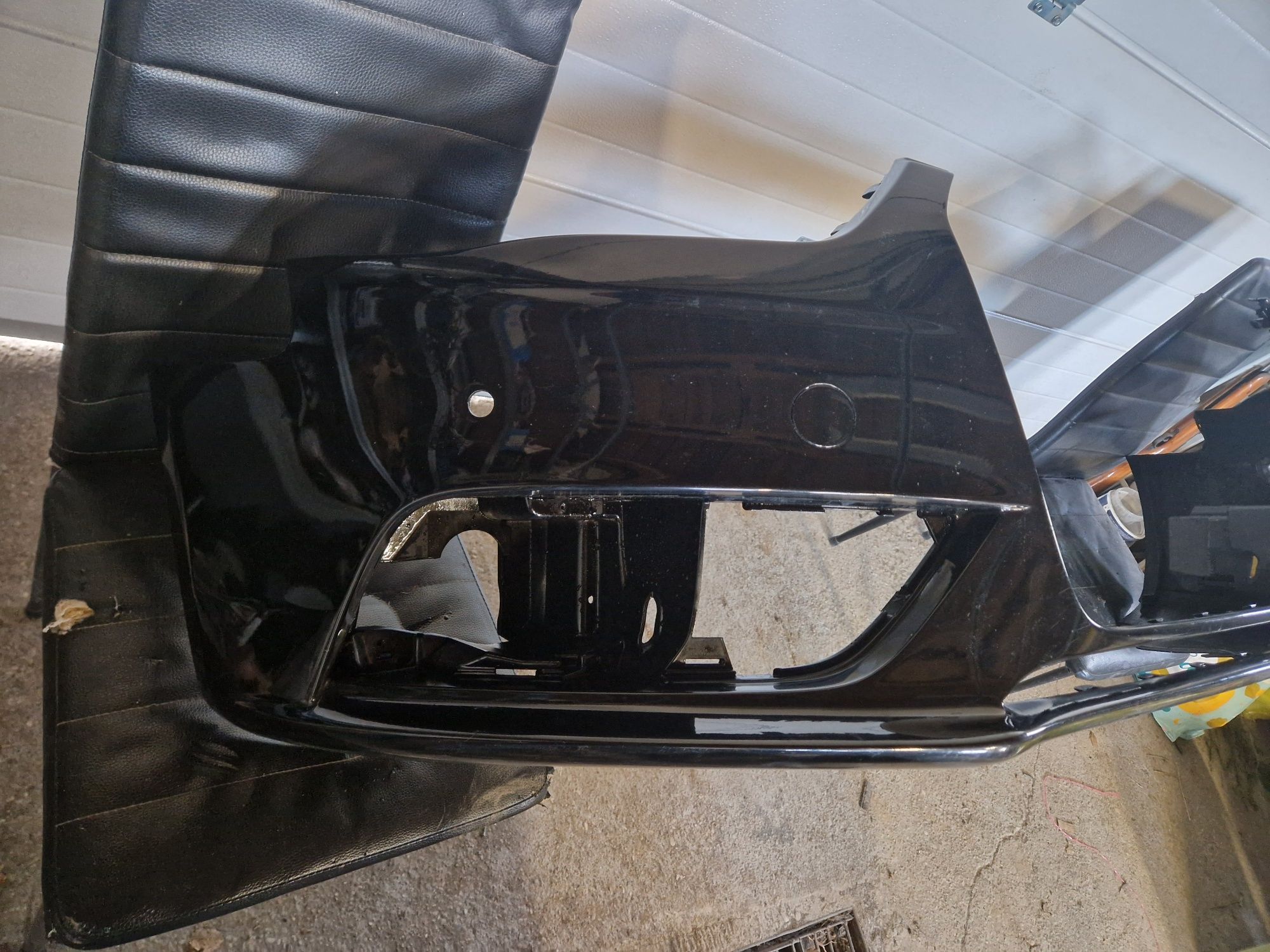 Zderzak a4b8 lift PDC LY9B
