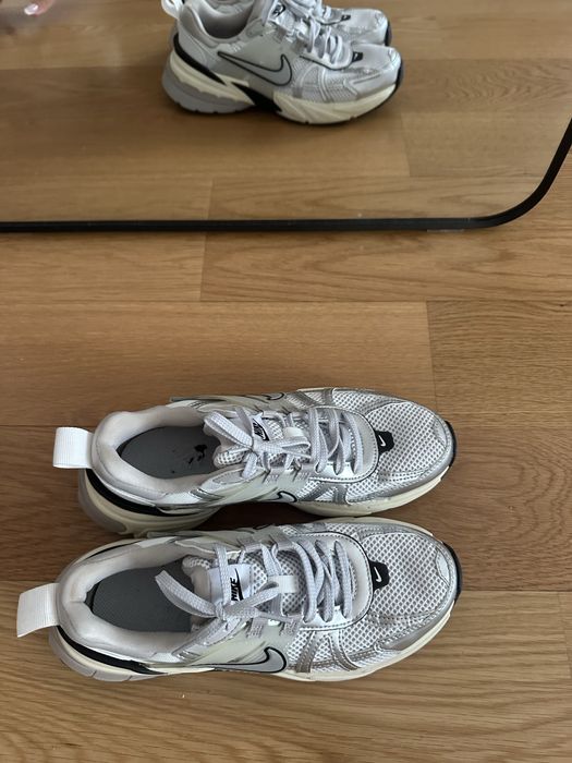 Tênis Nike V2K Run, tamanho 39