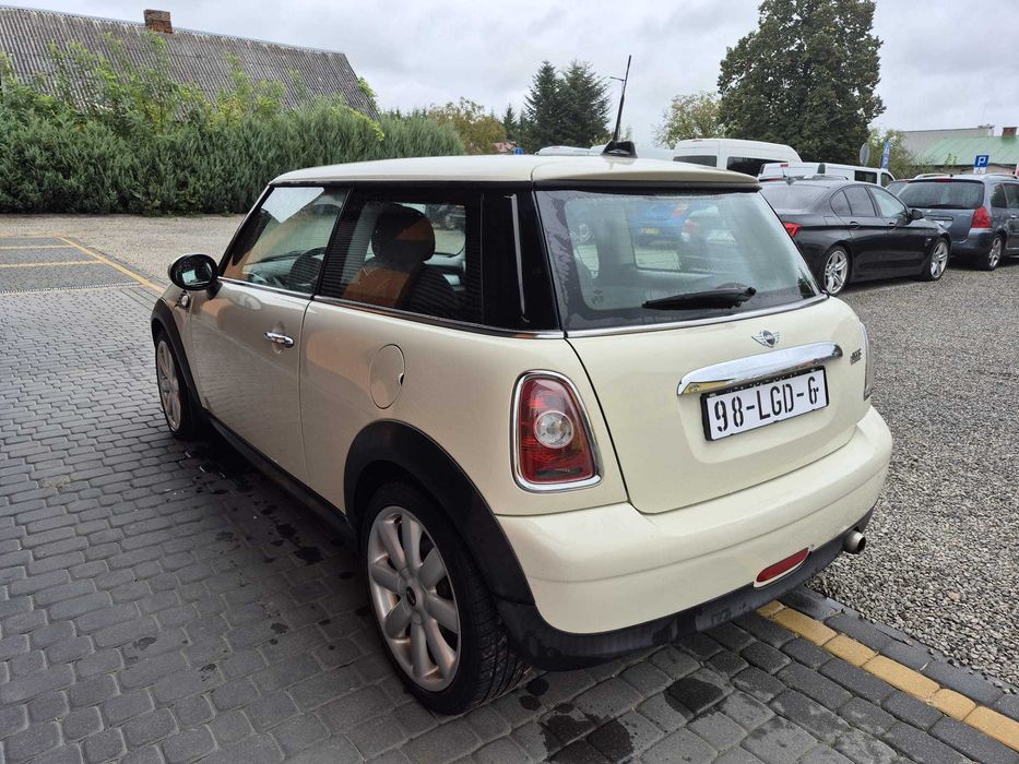 Mini One 1,4 b 2010 r opłacony zadbany klima