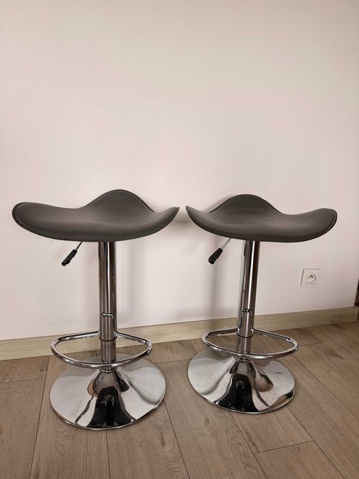 Hokery szaro srebrne z regulacją.