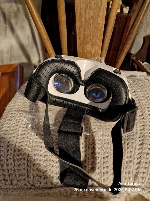 Óculos novos  3D novos só desembalados para porem o telémovel e JOGAR