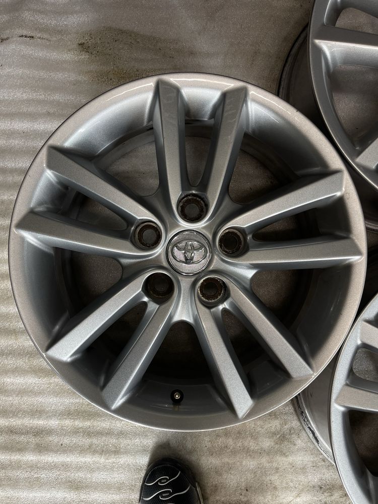Диски R16 5x114.3 Et45 6.5J. Toyota Camry Corolla Avensis Prius Auris