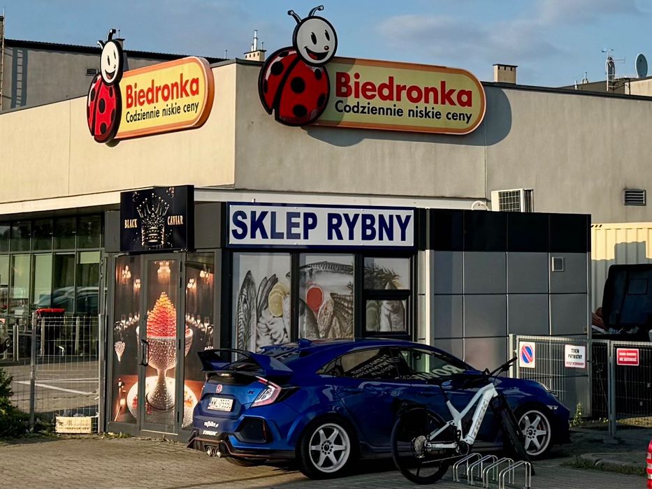 Obok Biedronki.Lokal handlowo-usługowy z witryną.