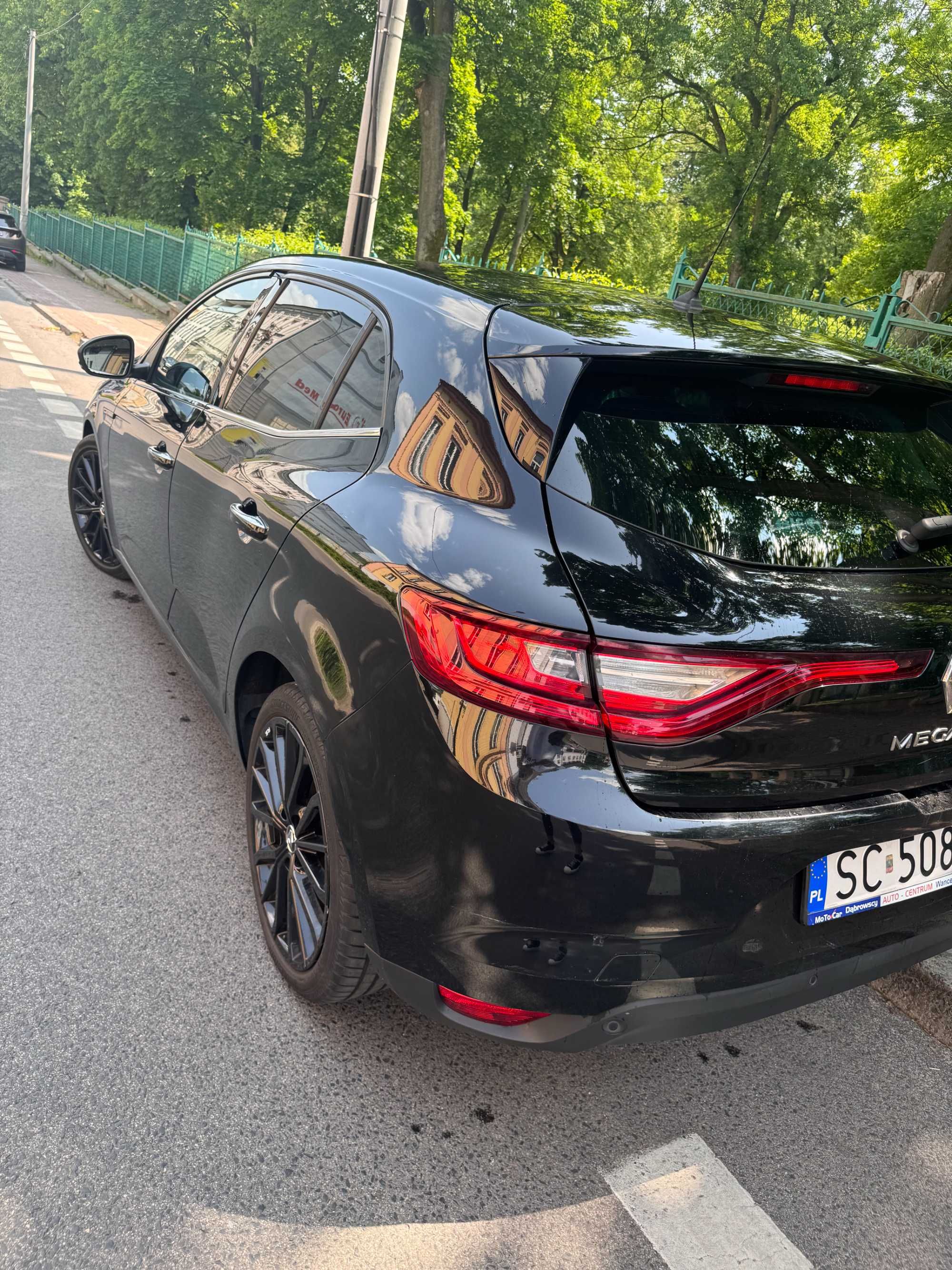 sprzedam samochód osobowy Renault Megane IV