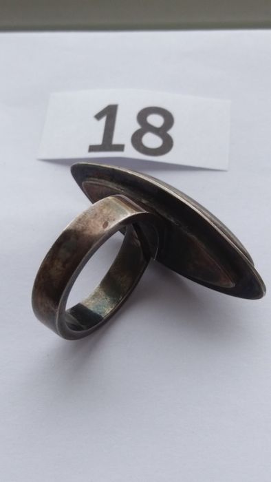 k L032(18),srebrny pierścionek z kamieniem labradoryt? starocie