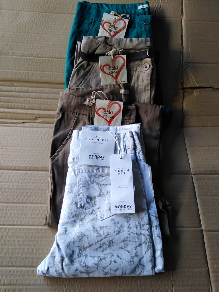 Lote de roupa - NOVA - Aproximadamente 2750 peças
