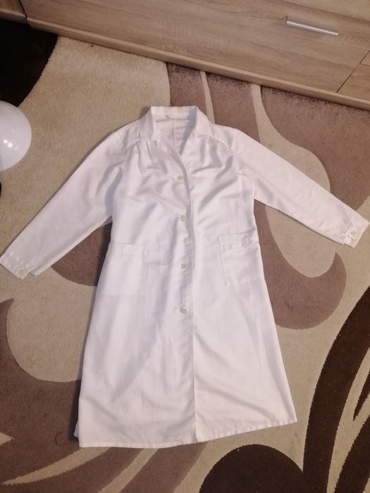 Продам гарний якісний медичний халат 48-50!