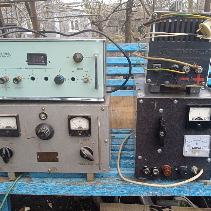 Зарядні та пускові