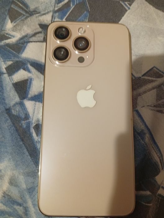 Продаю айфон 15 про Макс