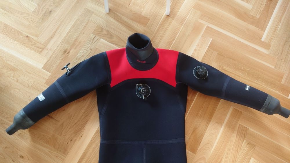 Suchy skafander nurkowy BARE CD4 Pro Dry - rozmiar ML