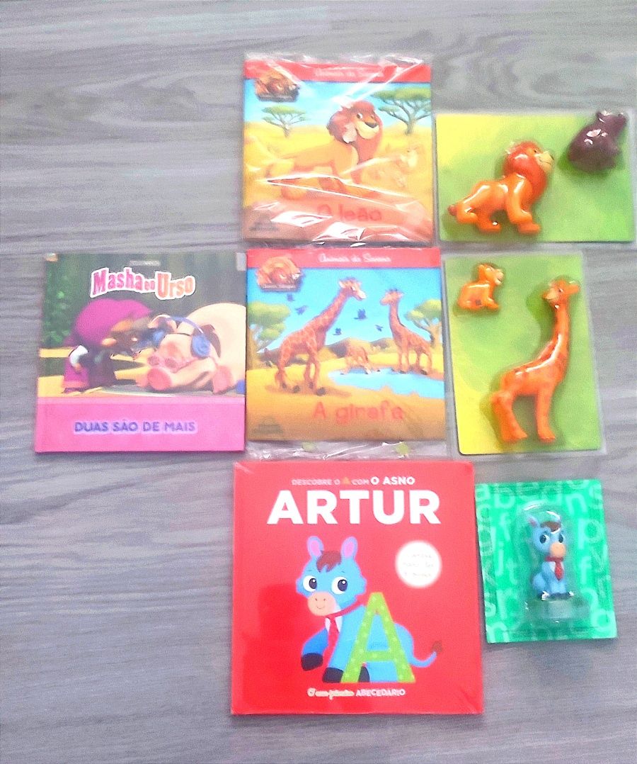 Livro "O leão" + 2 animais - NOVO