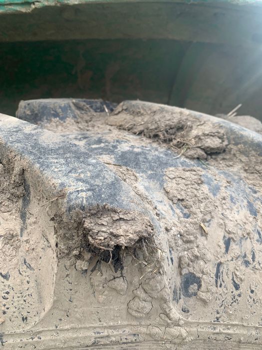 Трактор ЮМЗ 6 в робочому стані