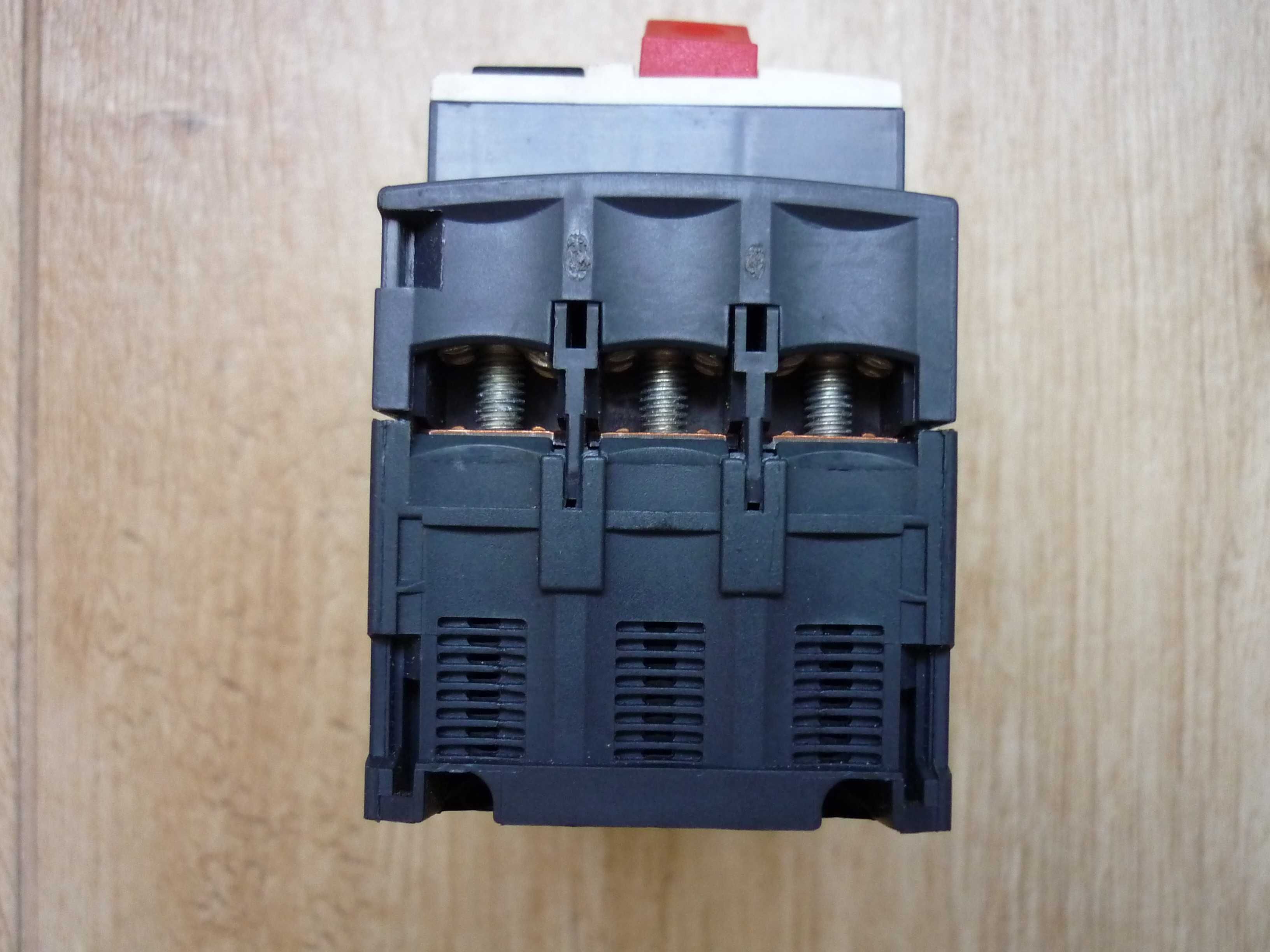 Wyłącznik silnikowy Schneider Electric GV2ME06 3P 1,6 A