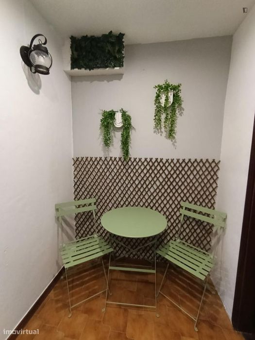 Quarto - localizado em Alta de Santa Clara Coimbra