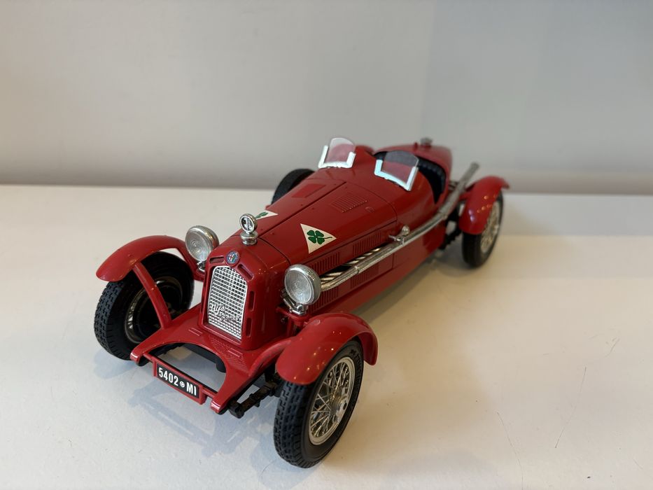 Model Alfa Romeo 2300 Monza 1:18 BBurago Burago (maisto welly)