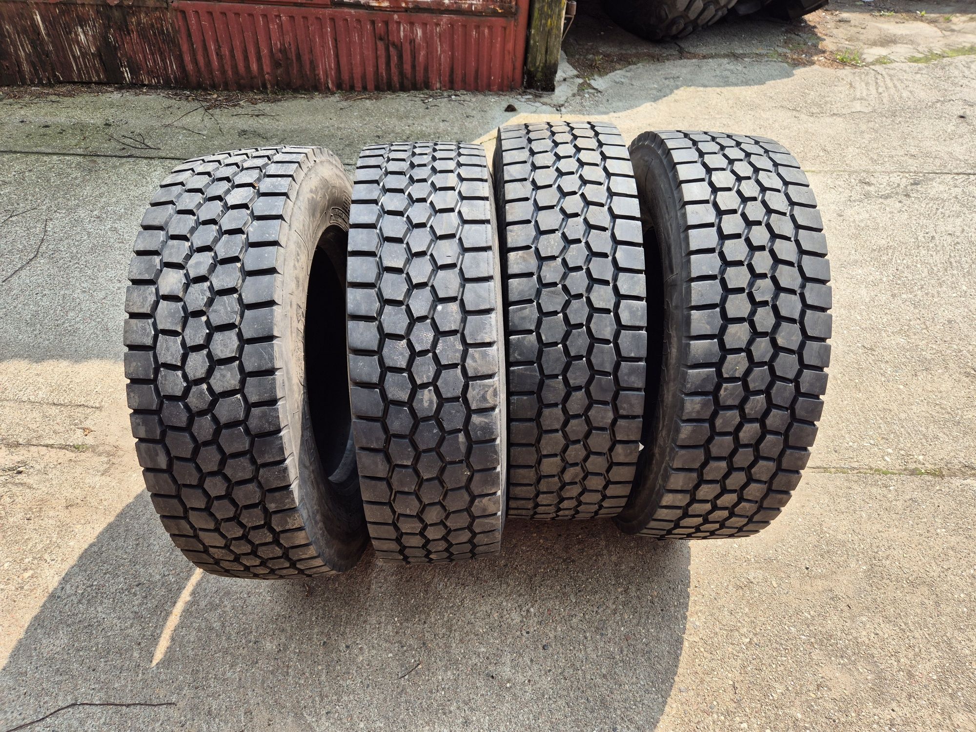 Opony 265/70r19.5