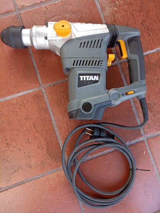 Máquina de Furar/Demolir TITAN TTB653SDS I