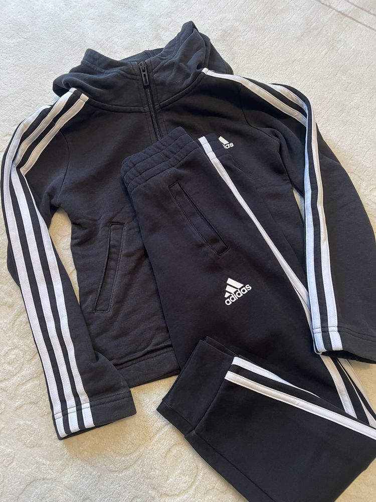 Спортивний костюм adidas