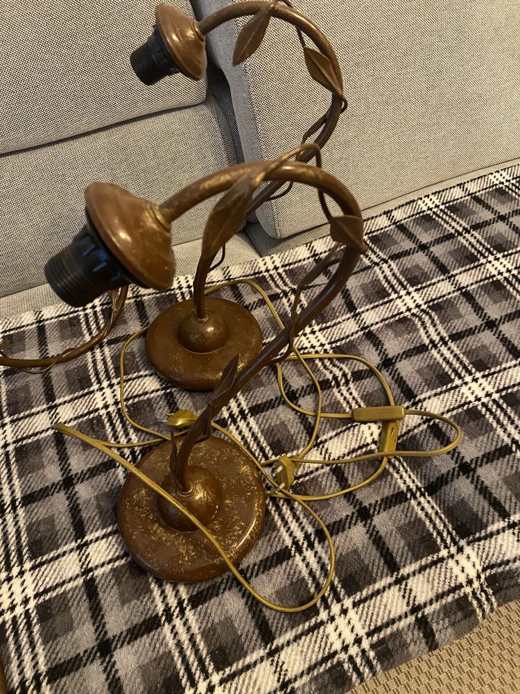 Conjunto de candeeiros de quarto.