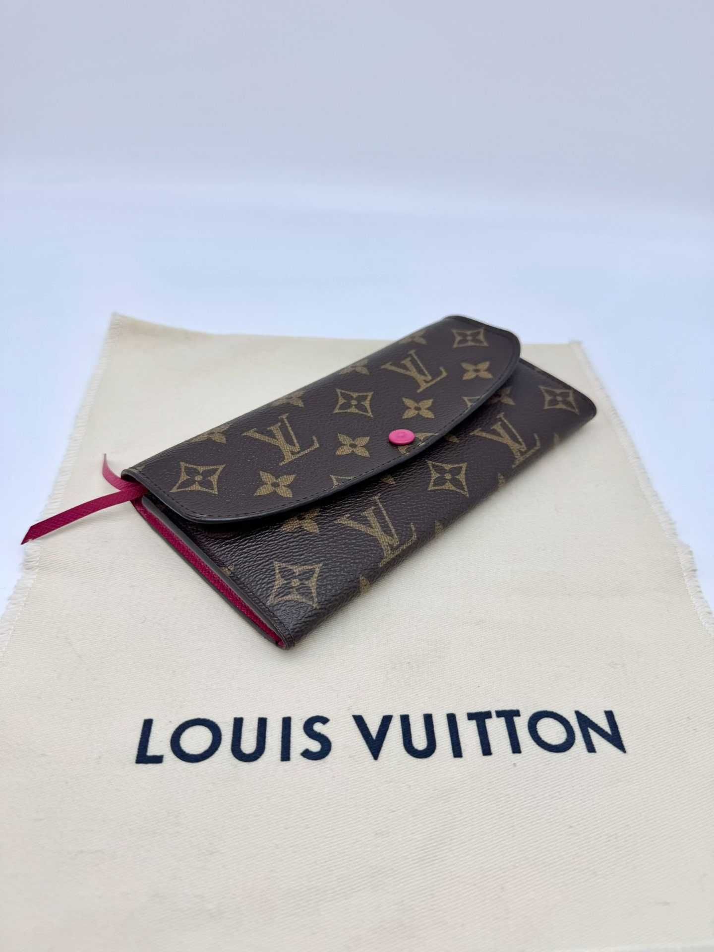 (Nowe) LV Portfel damski Louis Vuitton Emilie Monogram czerwona klamra