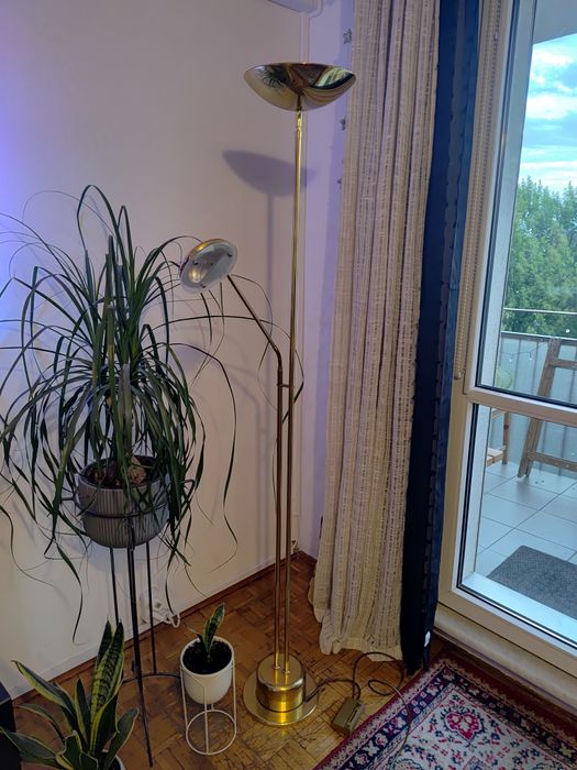 Lampa stojąca złota do czytania