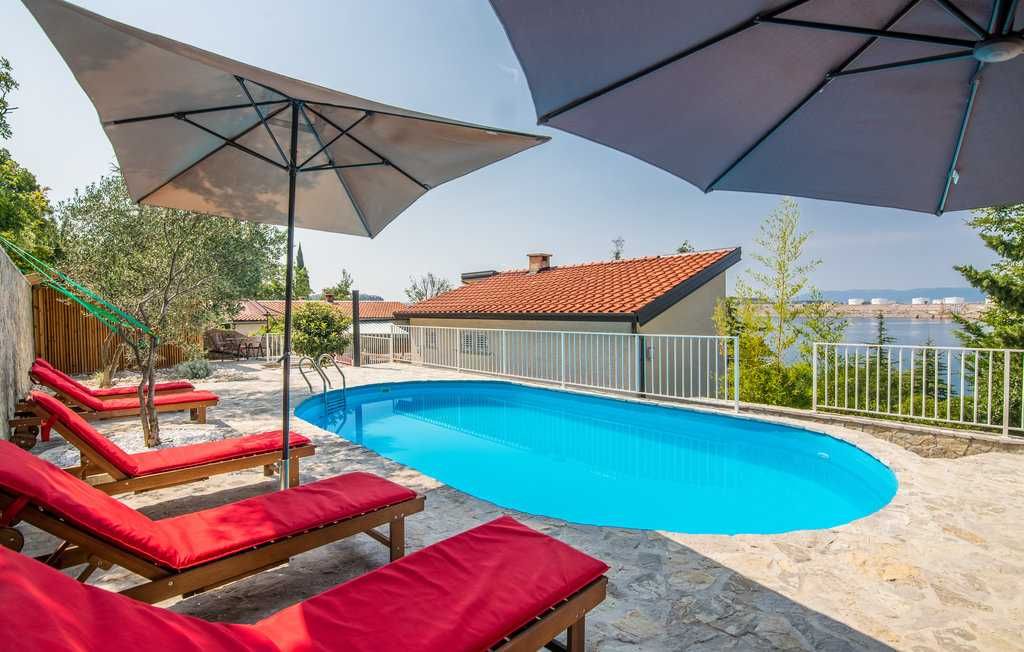 Wakacje w Chorwacji we wrześniu, wyspa KRK, dom z basenem dla 12 osób
