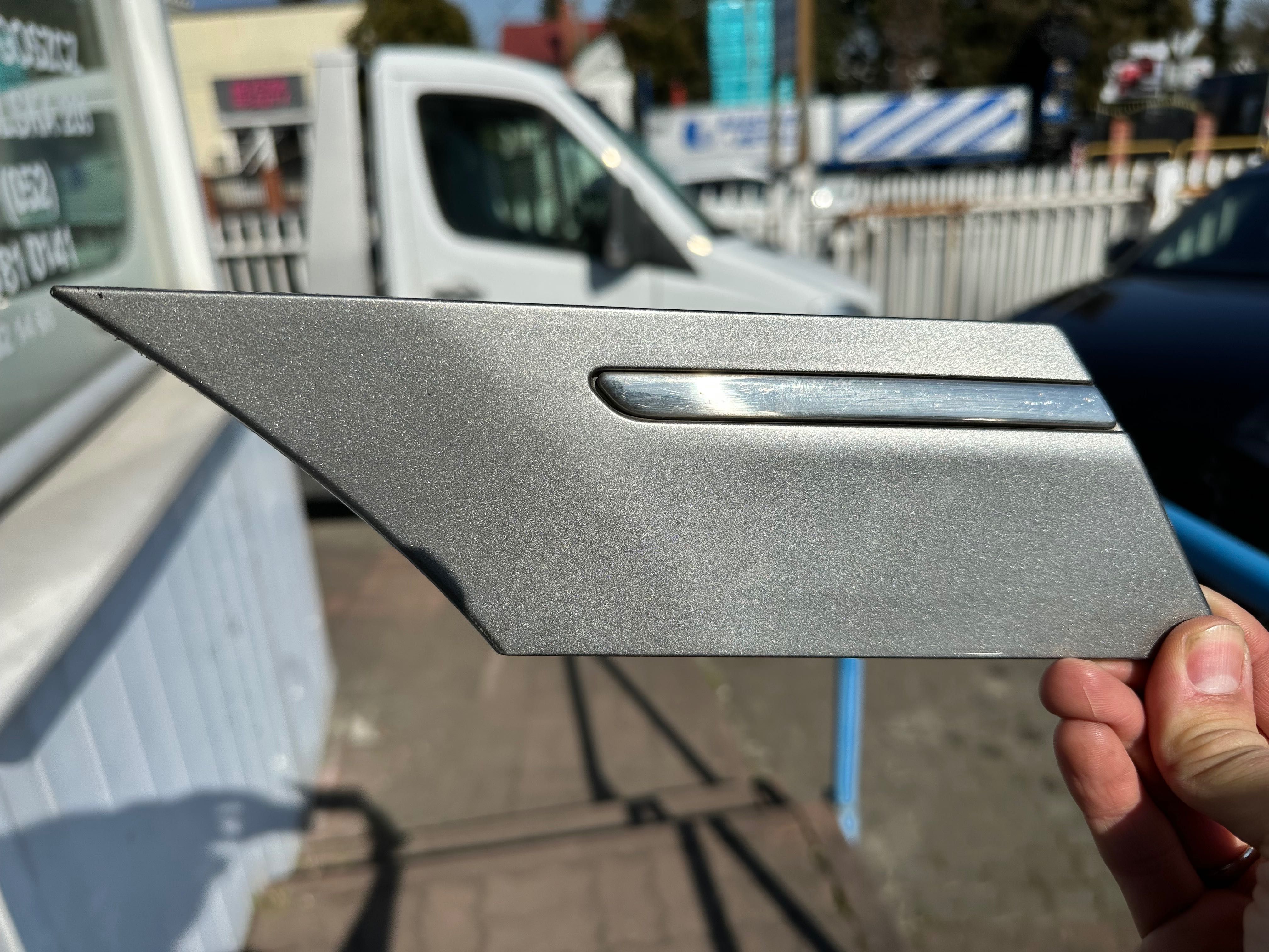 Mercedes b klasa w245 LISTWA błotnika nadkola chrom tył szara LAK 748