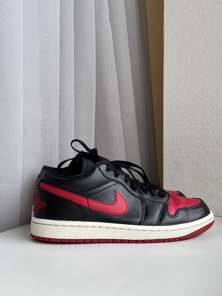 Жіночі кросівки Nike Air Jordan 1Low