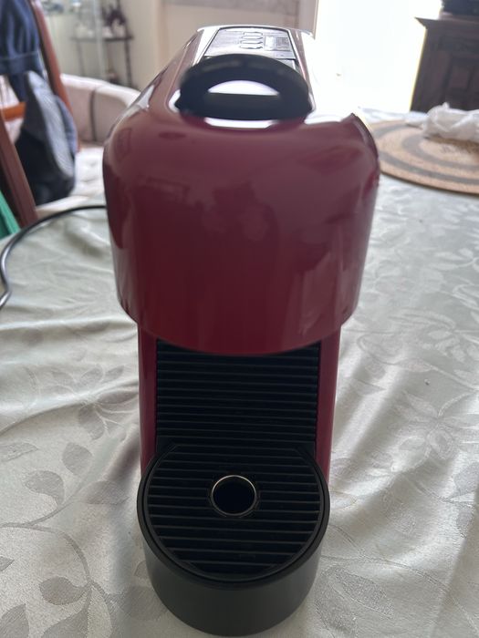 Maquina nespresso Essenza plus D45