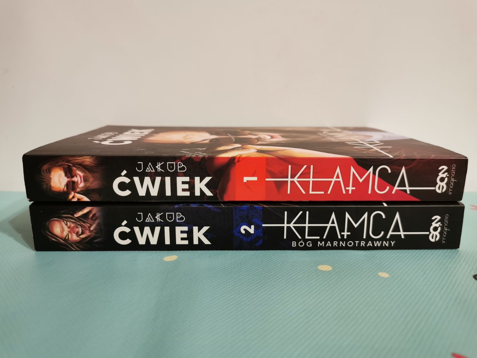 Jakub Ćwiek "Kłamca" (1,2), "Stróże" - 3 książki