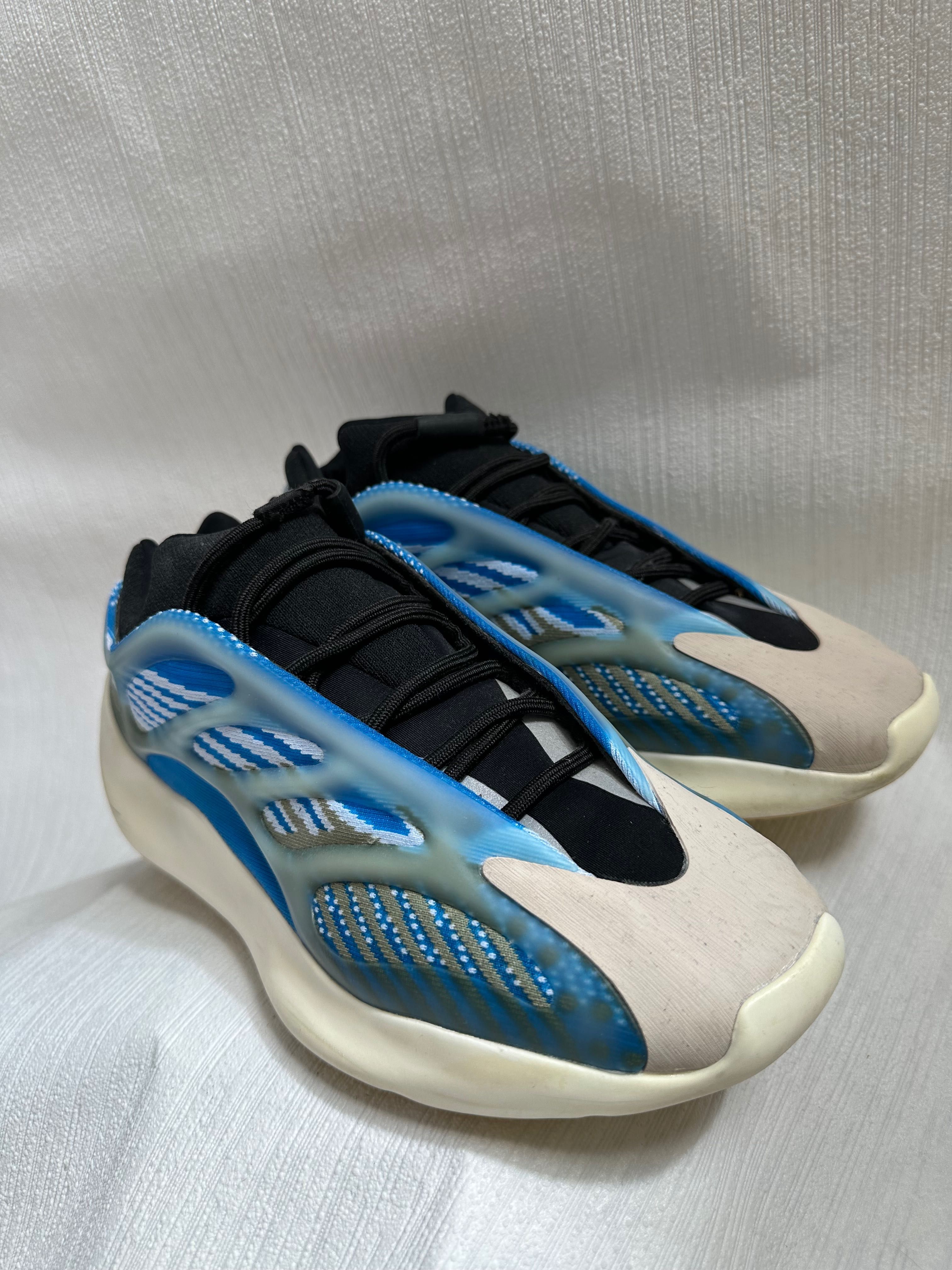 Оригінальні кросівки adidas yeezy 700 v3 Arzareth