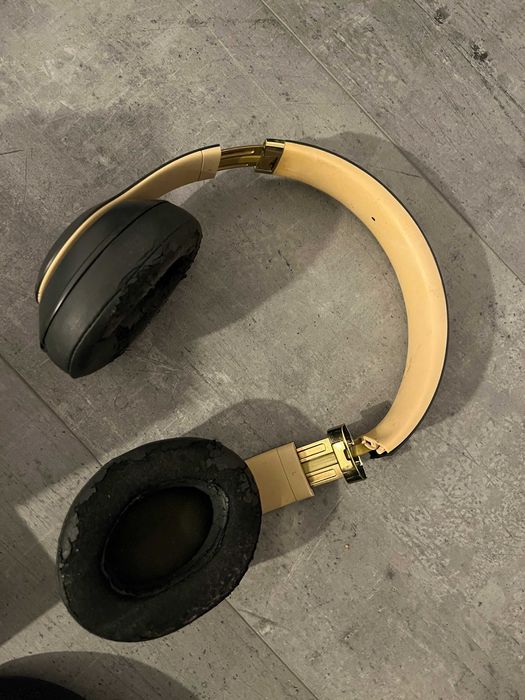 Beats Studio 3 Special Edition w kolorze Shadow Gray Pękniety pałąk