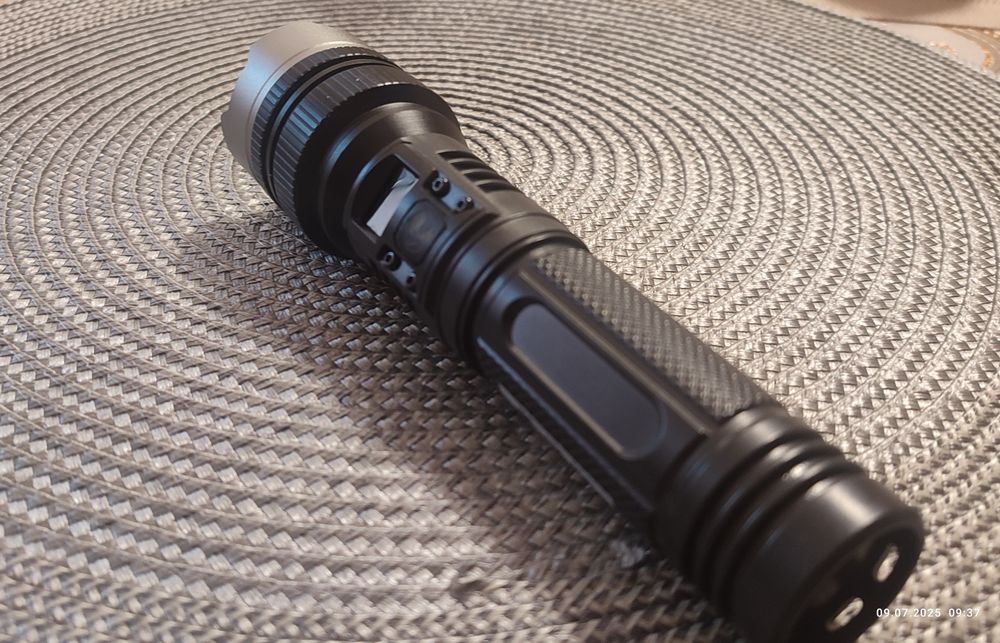 Продаю мощный,тактический фонарь MUITIFUNCTIONAI FIASHILIGHT WH-911