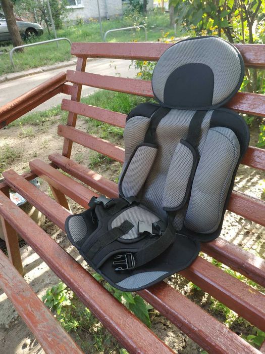 Продам детское бескаркасное автокресло для детей от 1 до 5 лет
