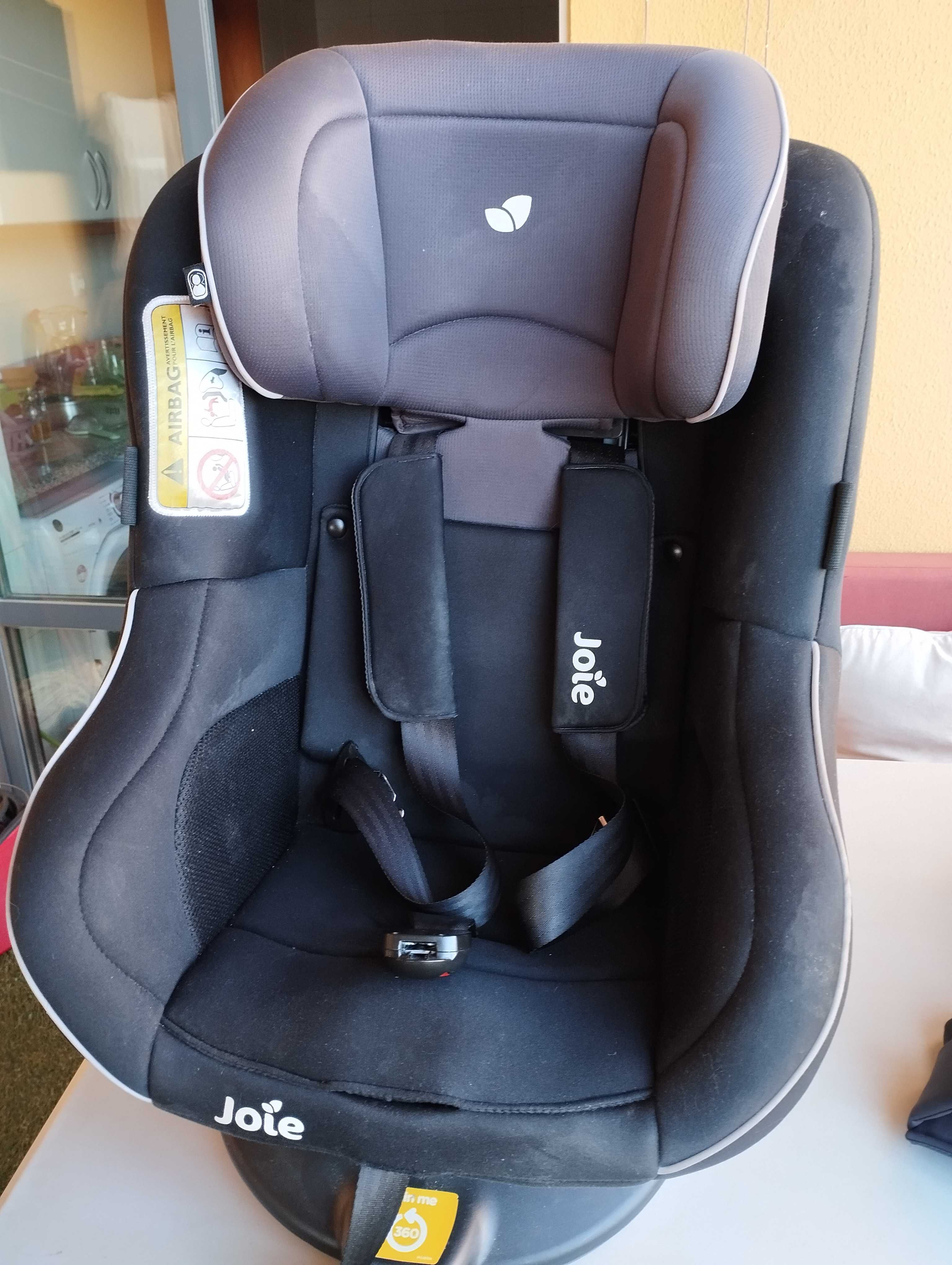 Cadeira Auto Joie com isofix preta - 0 a 4 anos com rotação