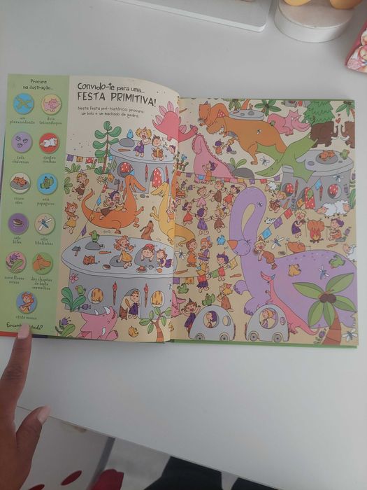 Livro "O Mundo dos Dinossauros "