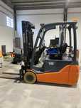 Empilhador elétrico Toyota 1600kg mastro 3,3mt