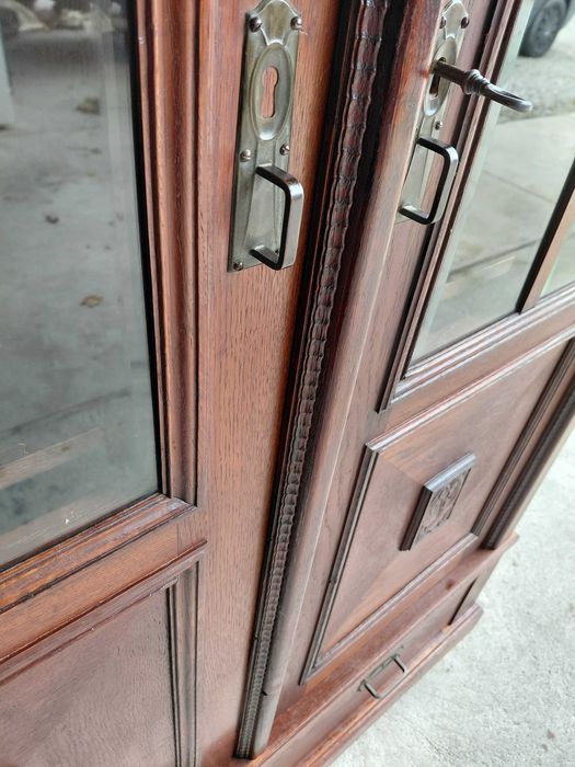 drewniana  szafa dwudrzwiowa  / 260